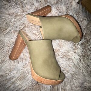 OLIVE GREEN WEDGES 🫒